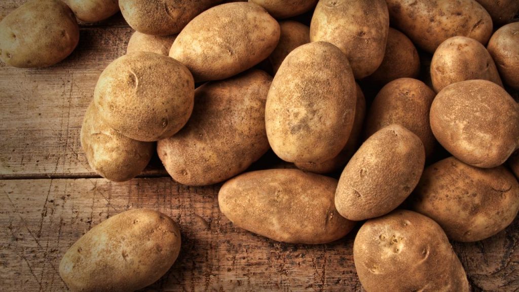 Αυτός είναι ο λόγος που δεν πρέπει να βάζουμε ποτέ τις πατάτες στο ψυγείο – Ποιος κίνδυνος υπάρχει