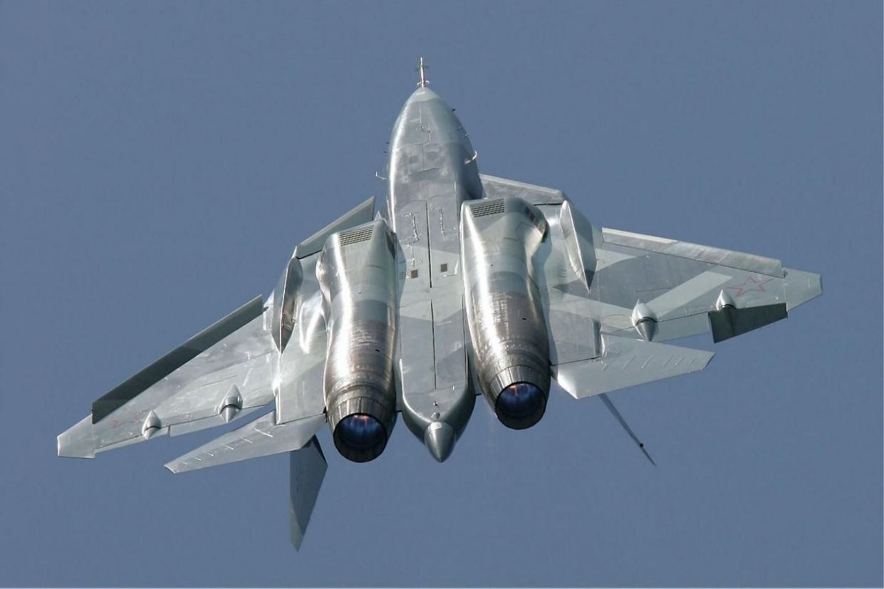 Η εντυπωσιακή κι ασυνήθιστη προσγείωση του Su-57 (βίντεο)