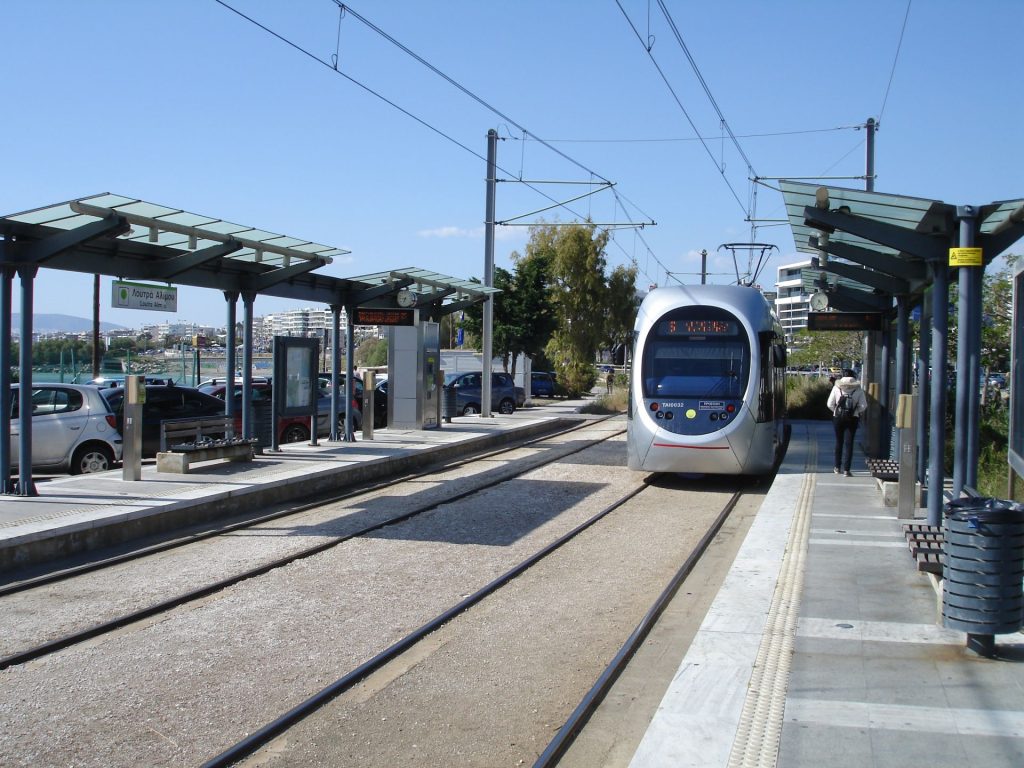 Ουρές χιλιομέτρων στον Άλιμο λόγω ακινητοποιημένου βαγονιού τραμ (φωτο)