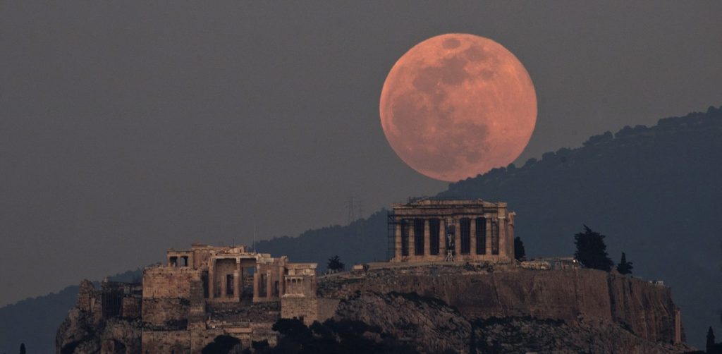 Σήμερα η «πανσέληνος των σκουληκιών» – Η δεύτερη υπερπανσέληνος του 2020