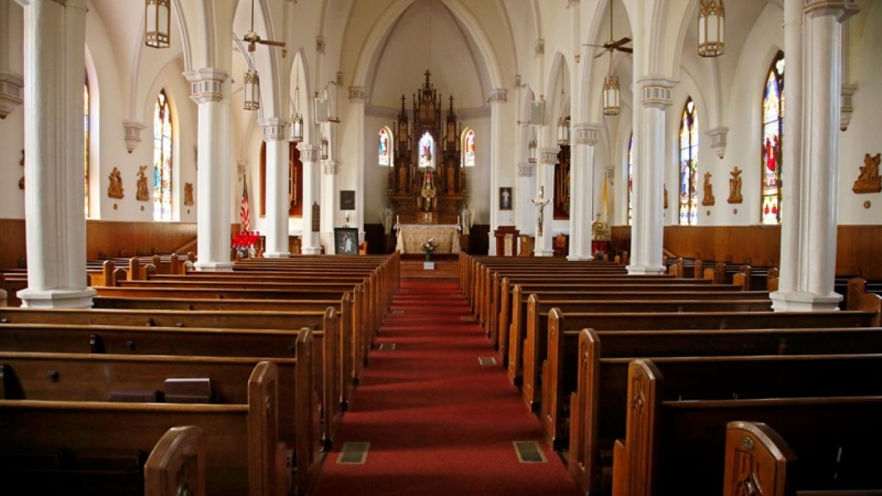 Καθολική Εκκλησία- Κορωνοϊός: Οι 7 οδηγίες για τη λειτουργία των ναών και τη Θεία Κοινωνία