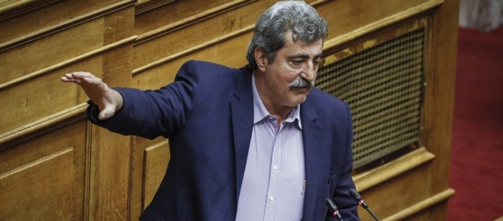 Π.Πολάκης: «Ο κορωνοϊός  μεταδίδεται κι από τη θεία κοινωνία»