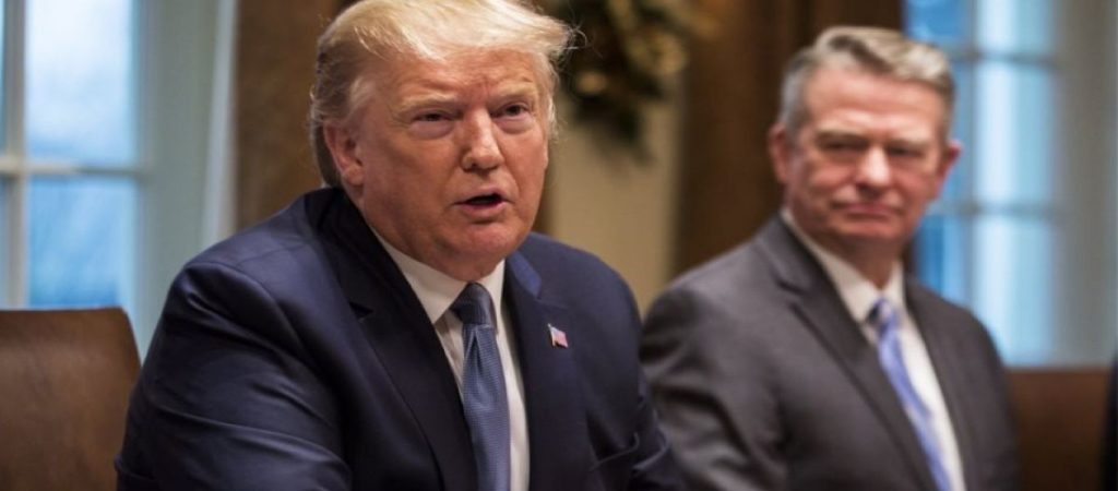 «Άστραψε και βρόντηξε» ο Ν. Τραμπ: «Η Ομοσπονδιακή μας Τράπεζα είναι αξιοθρήνητη»