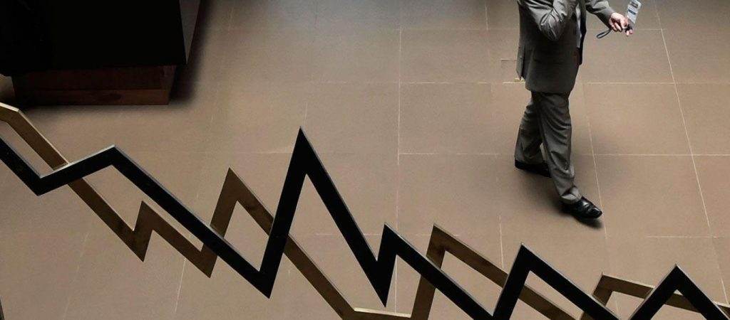 «Βουτιά» στο Χρηματιστήριο Αθηνών – Η απαγόρευση των πτήσεων στις ΗΠΑ & η κήρυξη πανδημίας έφεραν κατάρρευση στις αγορές