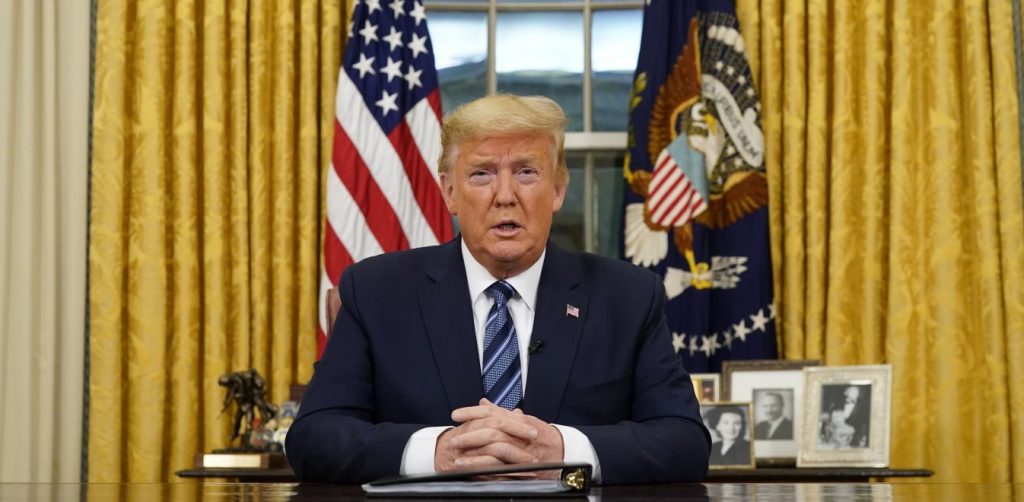 Ντ.Τραμπ: «Η ΕΕ απέτυχε να σταματήσει τη διάδοση του ιού από την Κίνα»