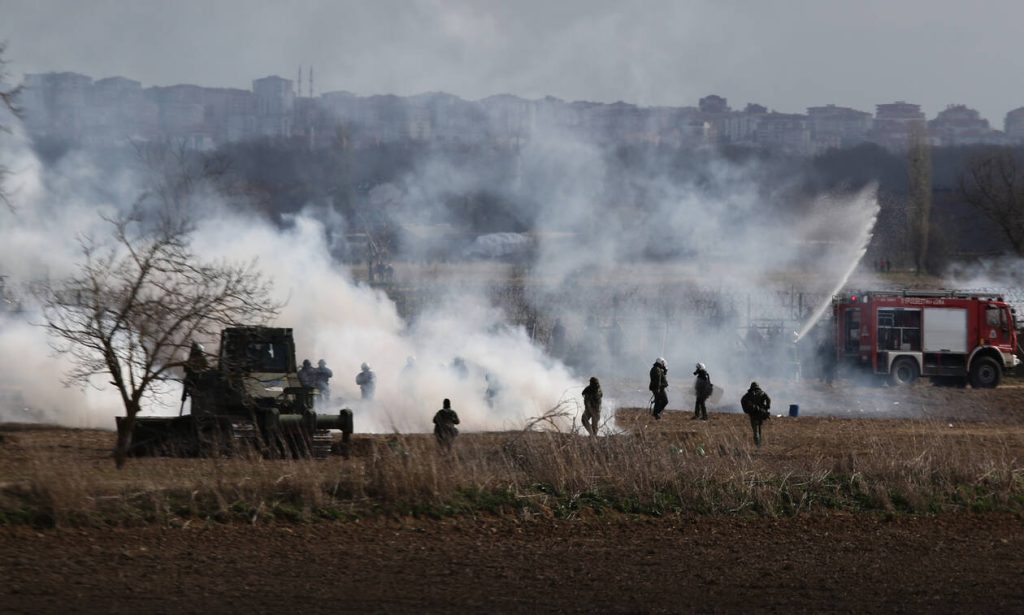 Αυτά είναι τα όπλα που σόκαραν τους Τούρκους – Ανεμιστήρες κόντρα στα δακρυγόνα (φώτο)