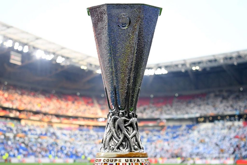 Κορωνοϊός: Η UEFA θέλει να αποσυρθούν από μόνες τους Ίντερ και Ρόμα – Έντονες αντιδράσεις (φώτο)