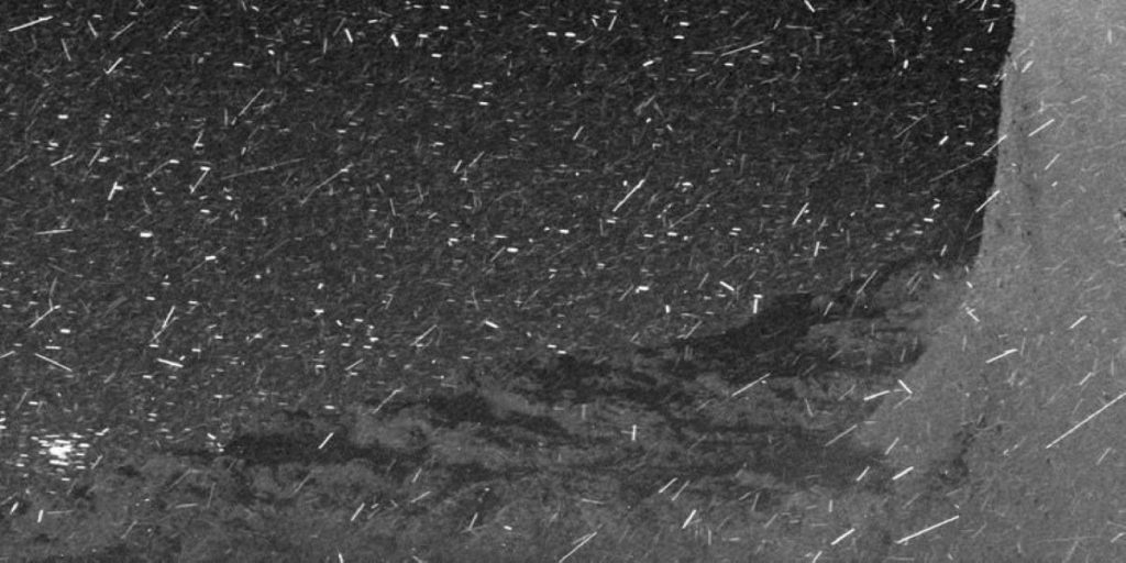 Δείτε εντυπωσιακές εικόνες από την επιφάνεια ενός κομήτη! Είναι σαν να… χιονίζει! (βίντεο)