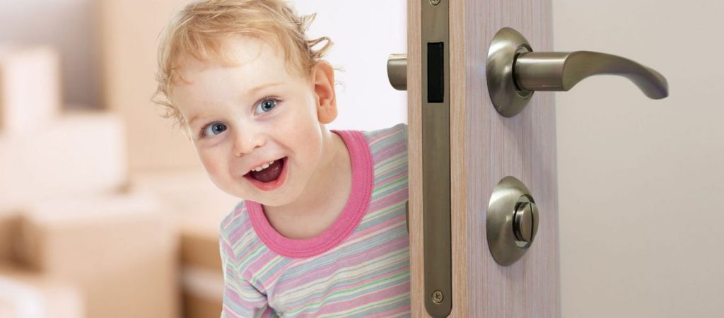 ΟΑΕΔ: Ξεκινούν στις 17/3 οι αιτήσεις για 70.000 θέσεις στις παιδικές κατασκηνώσεις