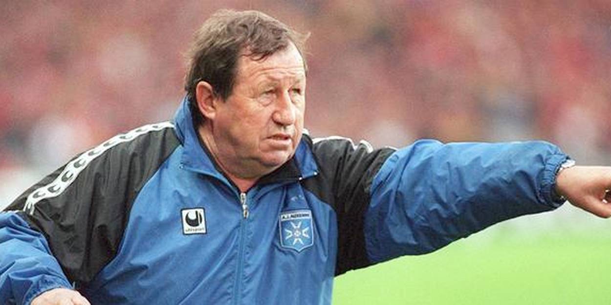 Το ρεκόρ που δεν θα σπάσει ποτέ: Ο προπονητής που κάθισε στον πάγκο της ίδιας ομάδας για 44 χρόνια (φωτο)