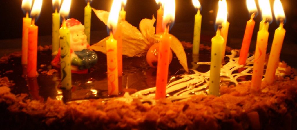 94χρονη έχει γενέθλια και κάνει μια μακάβρια ευχή που θα σας «στοιχειώσει» (βίντεο)