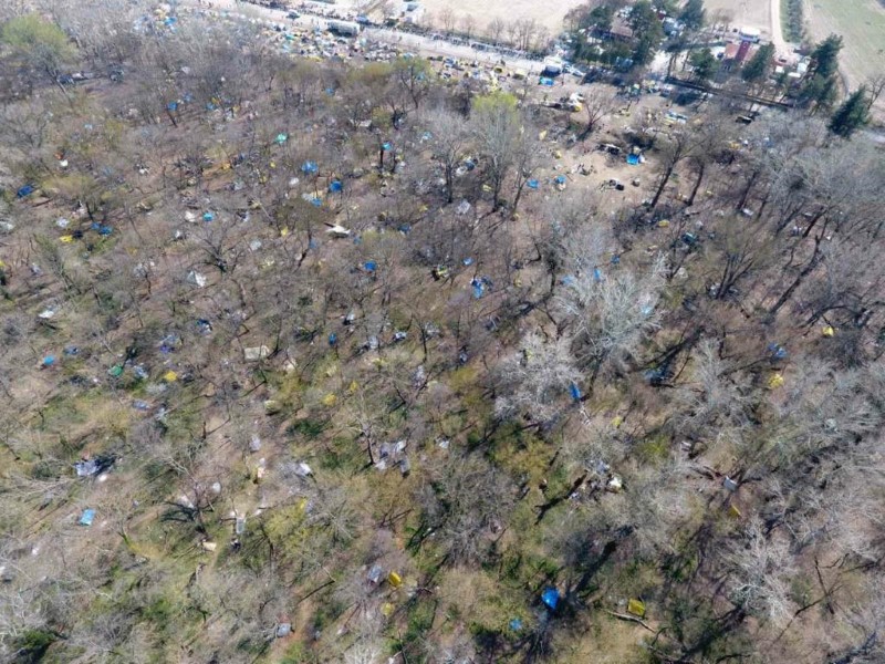 Οι αλλοδαποί αποψιλώνουν το δάσος στον Έβρο – Φωτιές και σκουπίδια παντού (φώτο-βίντεο)
