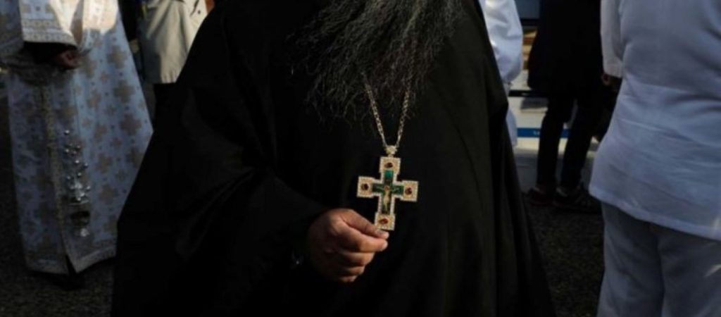 Παπάς – «χορευταράς» σηκώνει ένα μαγαζί στον «αέρα» (βίντεο)