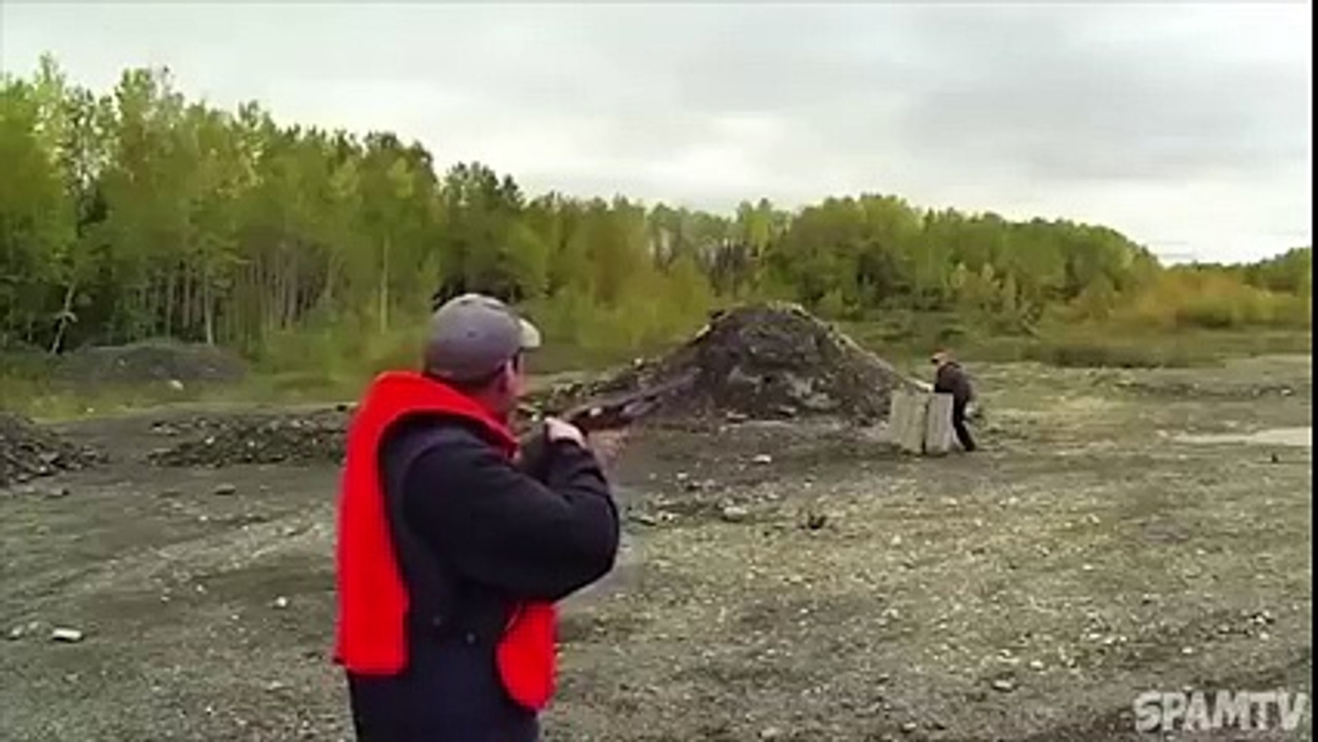Κάποιοι δεν πρέπει να αγγίζουν τα όπλα! (βίντεο)