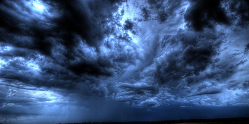 Ο καιρός σε όλη τη χώρα – Πτώση της θερμοκρασίας με καταιγίδες και χιόνια στα βόρεια