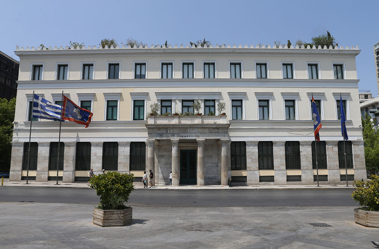 Δήμος Αθηναίων: Αναστολή λειτουργίας των Κέντρων Κοινότητας – Αγωνία για τα επιδόματα 