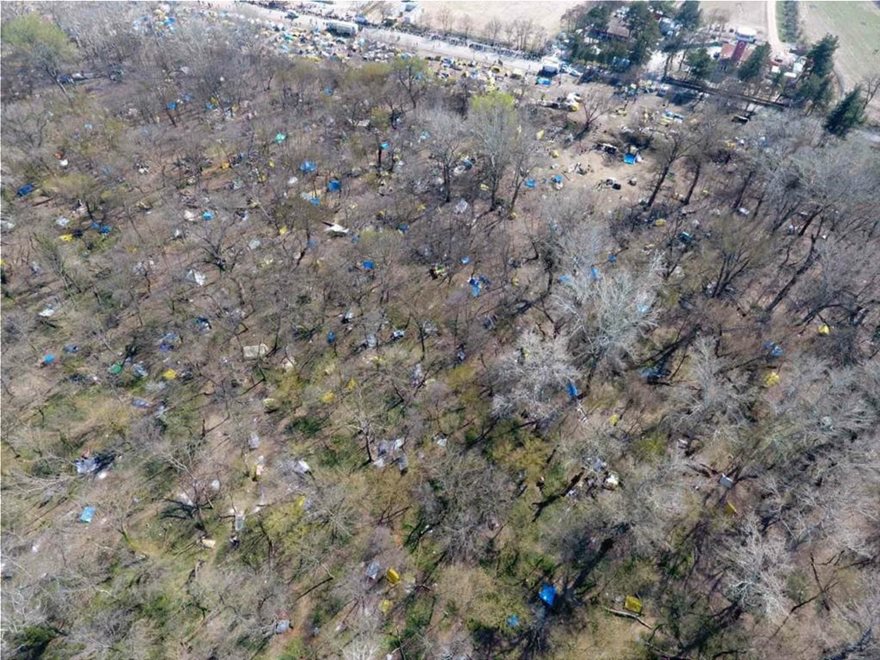 Οι «απελπισμένοι» αποψιλώνουν το δάσος στις Καστανιές! –  Ενισχύει τον φράχτη ο ΕΣ (βίντεο)