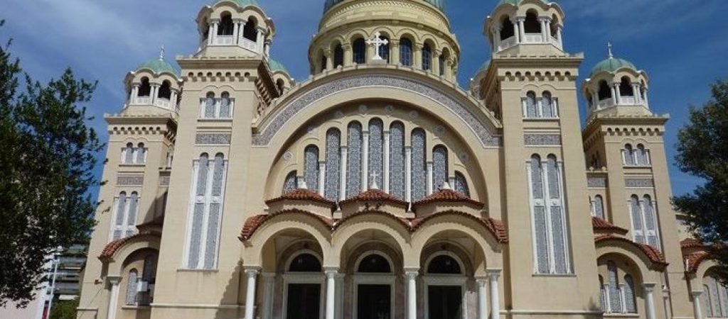 Ιερέας έβαλε μεγάφωνα για να ακούγεται η Θεία Λειτουργία από τα σπίτια και ένας γείτονας… έφερε την αστυνομία!