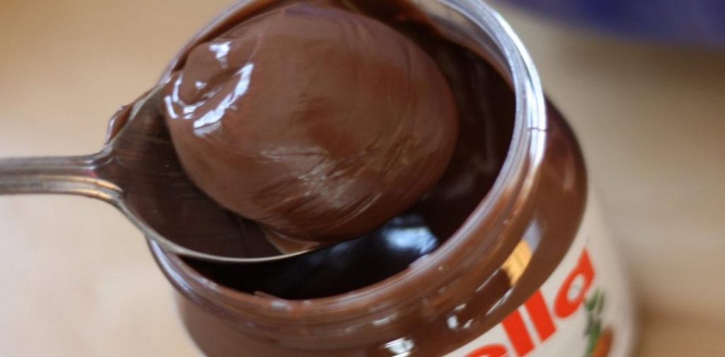 Ήξερες ότι μπορείς να καθαρίσεις τον υπολογιστή σου με Nutella; – Κι όμως γίνεται! (βίντεο)