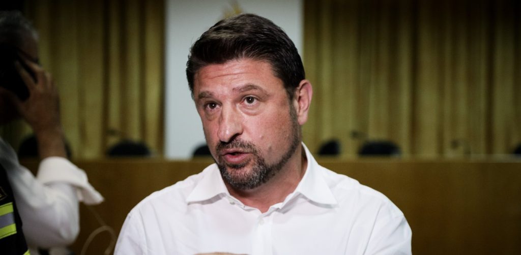 Ορκίστηκε… χωρίς χειραψίες υφυπουργός ο Νίκος Χαρδαλιάς (φωτο)