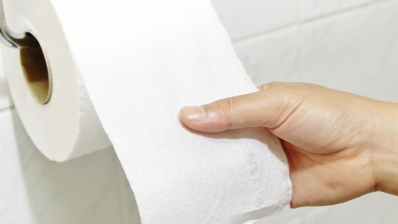 Γιατί πάνω στον πανικό αγοράζουμε χαρτί υγείας; – Οι ειδικοί λύνουν το μυστήριο