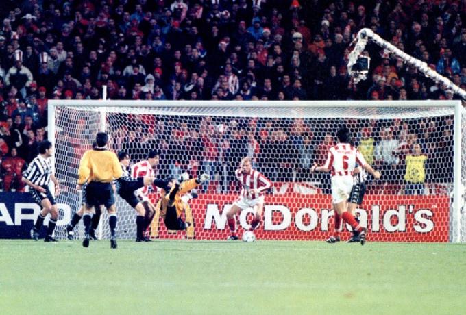 Η νύχτα που ο Κόντε και ο αέρας πήραν το όνειρο του Ολυμπιακού (βίντεο)