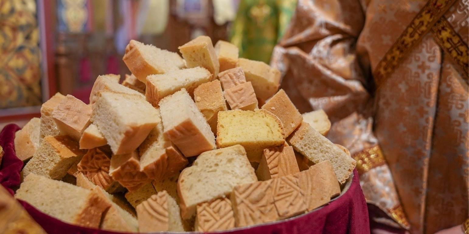 Το γνωρίζατε; – Τι πρέπει να κάνουμε τα ψίχουλα από το Αντίδωρο;