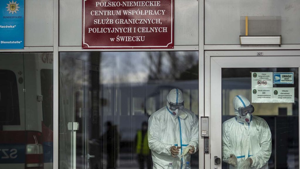 Πολωνία: Στα ίδια μεγέθη με τη Ελλάδα στον κορωνοϊό