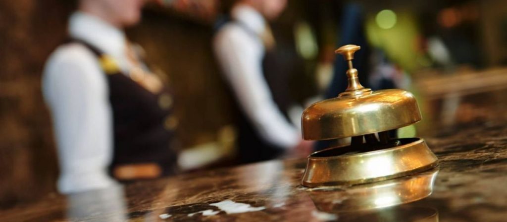 Ξεσπούν οι ξενοδόχοι της Πελοποννήσου: «Αψυχολόγητο το μέτρο για τη συνεχή λειτουργία των καταλυμάτων»