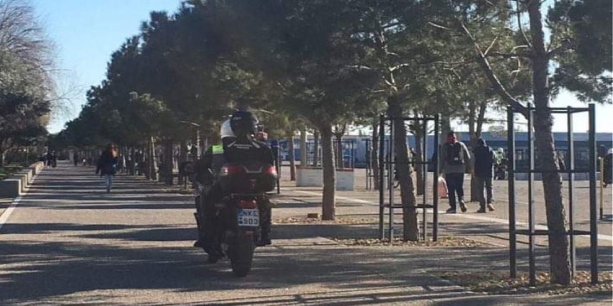 Θεσσαλονίκη: Αστυνομικοί περιπολούν τις παραλίες – Διώχνουν όσους βολτάρουν (φώτο)