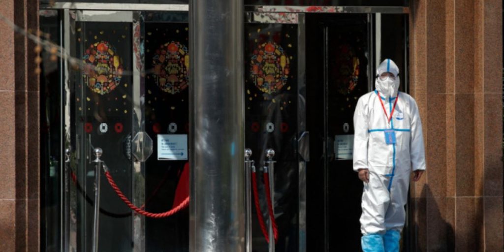 Κινεζικό ΥΠΕΞ: ««Η πανδημία αποκάλυψε τις αδυναμίες του παγκόσμιου συστήματος υγείας»