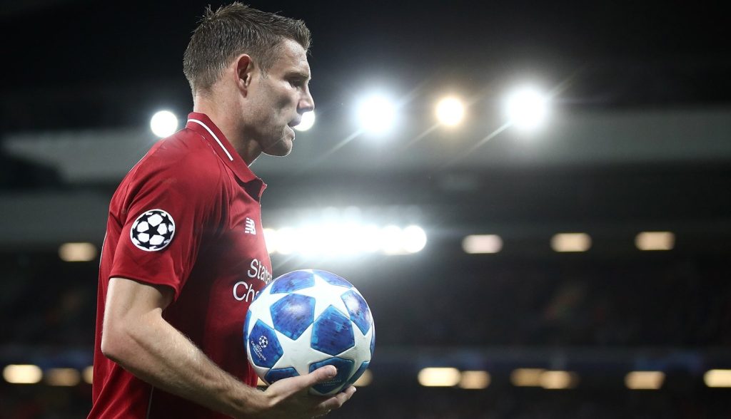 Επικός Τζέιμς Μίλνερ: Πήρε ένα ψαλιδάκι κι έναν χάρακα και… ξεκίνησε να κουρεύει το γκαζόν (βίντεο)