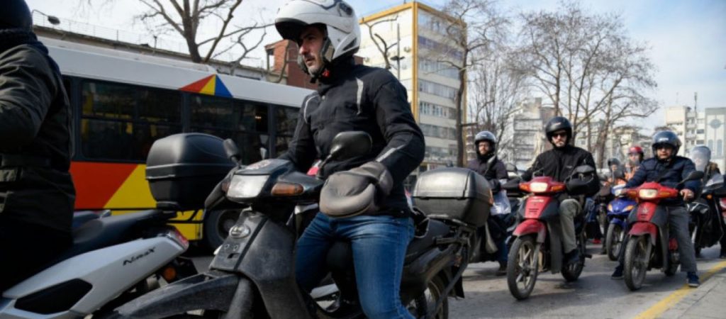 Καταγγελία των διανομέων: ««Μας λένε “φέρτε αντισηπτικά από το σπίτι” – Δεν έχουμε γάντια και μάσκες»