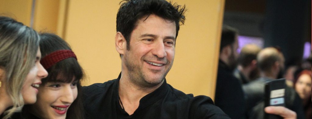 Ο Αλέξης Γεωργούλης #meneispiti και «παρτάρει» με Metallica (βίντεο)