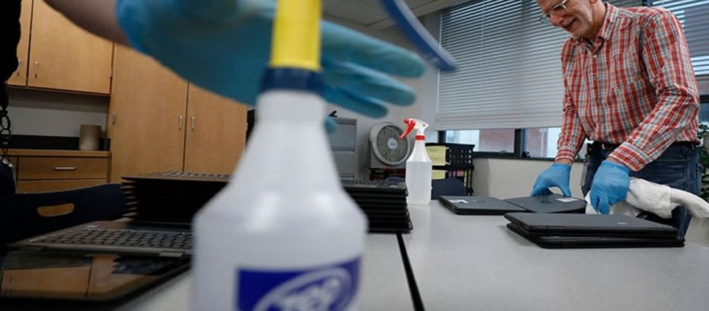 Ρωσία: Τριπλασιάζεται η παραγωγή αντισηπτικών για την κάλυψη ελλείψεων