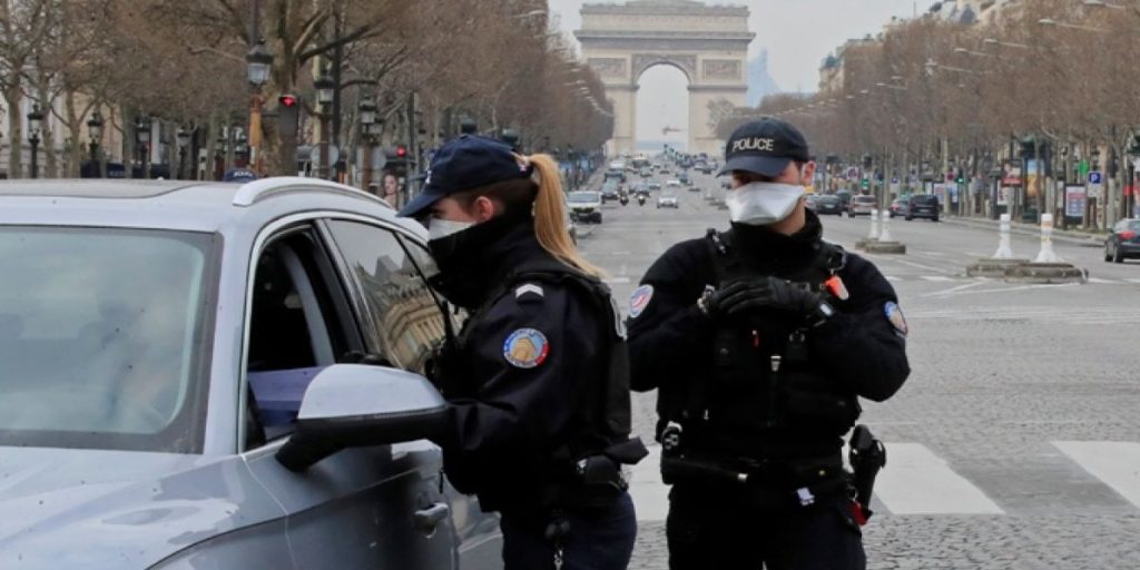 Γαλλία: Σηκώνουν το «γάντι» οι αστυνομικοί – «Ή μας δίνετε γάντια και μάσκες ή φεύγουμε»