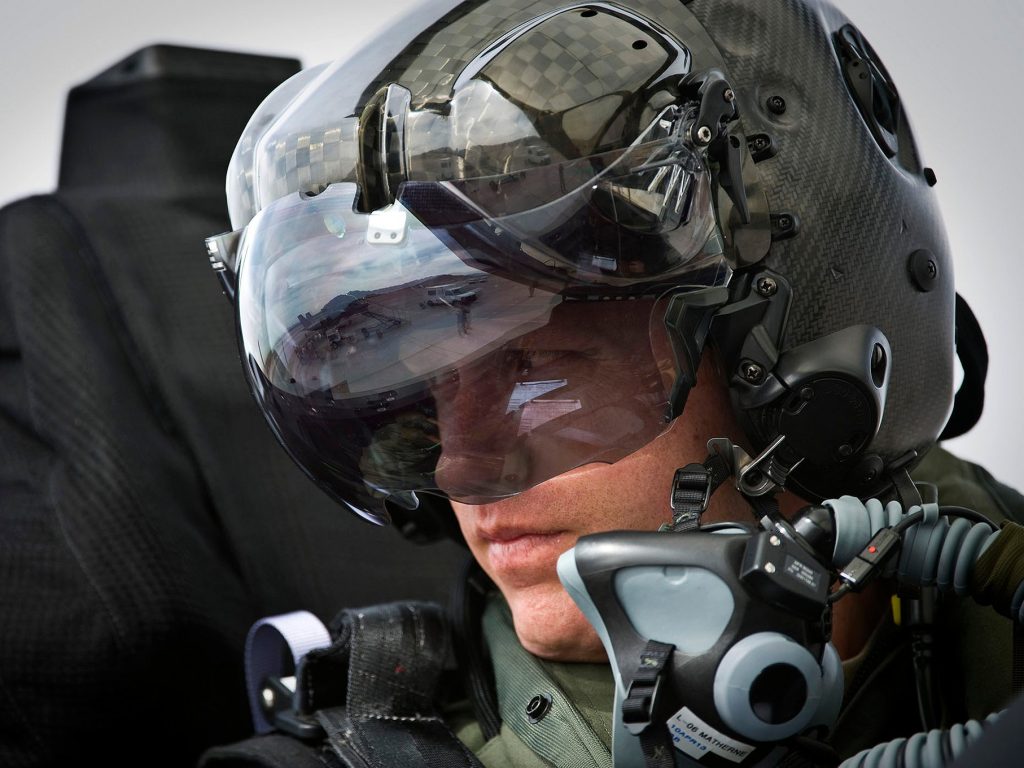 Το κράνος των πιλότων των F-35 «αγγίζει» τα όρια της επιστημονικής φαντασίας (βίντεο)
