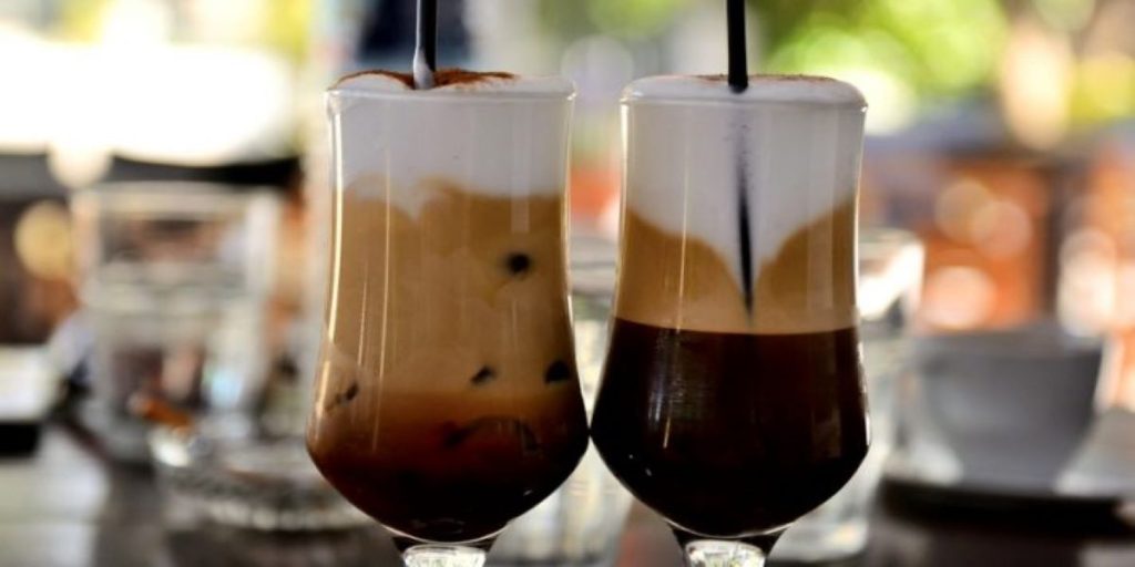 3 ντροπιαστικές παραγγελίες καφέ που βγάζουν τους σερβιτόρους από τα ρούχα τους