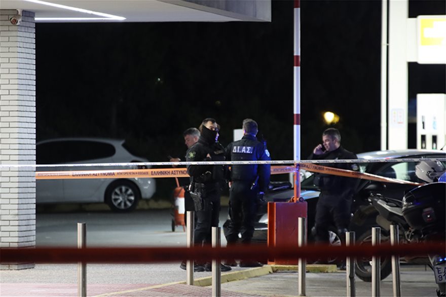 Έγκλημα στην Κάτω Κηφισιά: «Δεν άντεχα να τη βλέπω να κάνει τη ζωή της» λέει ο συζυγοκτόνος (βίντεο-φωτο)