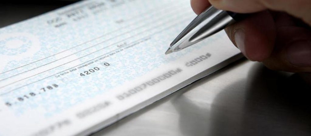 Αυτό που «καίει» πραγματικά την αγορά είναι πως θα πληρωθούν οι επιταγές με κλειστές επιχειρήσεις