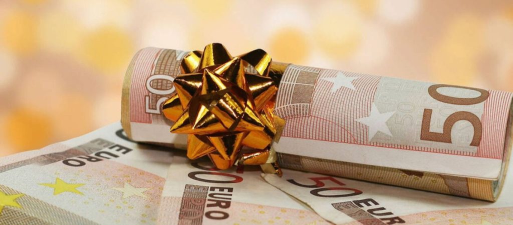 Κανονικά θα δοθεί το δώρο του Πάσχα αλλά… το καλοκαίρι