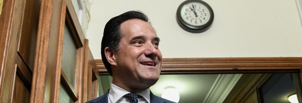 Η «ανάληψη ευθύνης» από τον Άδωνη Γεωργιάδη της απόλυσης 1500 γιατρών του ΕΣΥ (βίντεο)