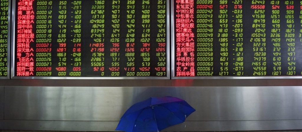 Νέα «βουτιά» για τον Dow Jones: Έπεσε πάνω από 900 μονάδες