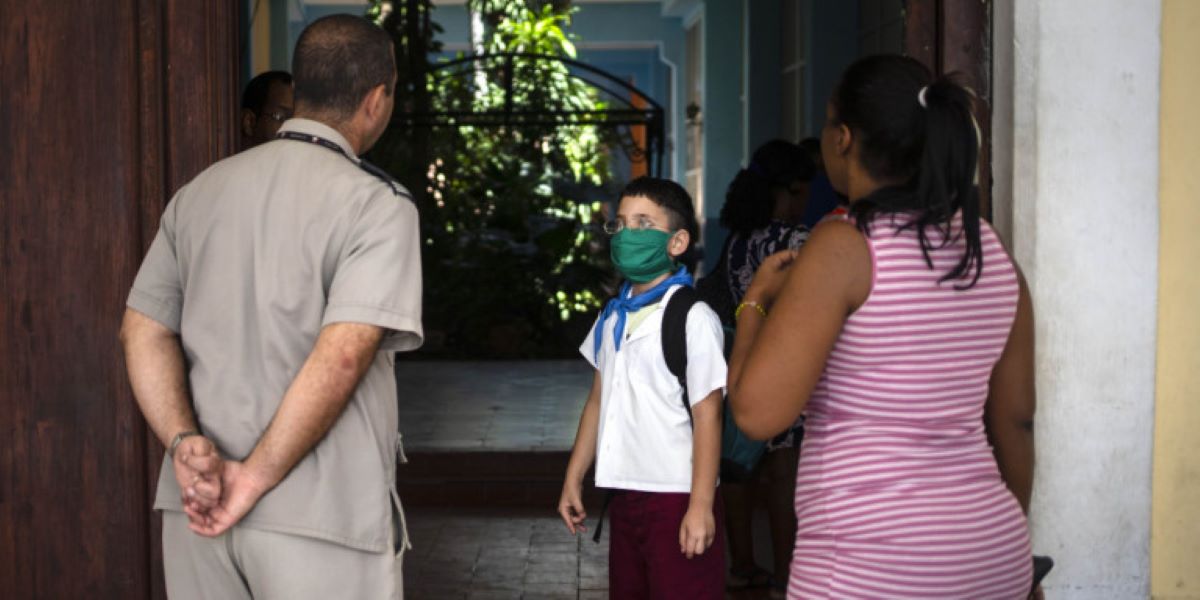 Κούβα: Περίπου 30000 φοιτητές Ιατρικής γυρίζουν τη χώρα και εξετάζουν τους πολίτες για κορωνοϊο