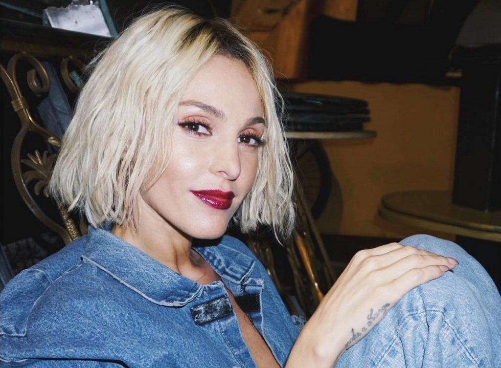 Δεν καταλαβαίνει από κορωνοϊό η Τάμτα – Μένει σπίτι και μας χαρίζει εκκεντρικές φωτογραφίες