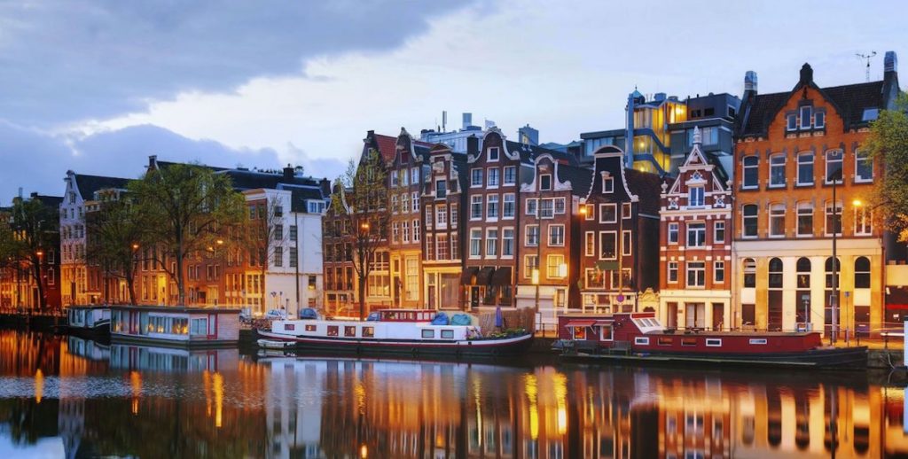 Αυτές είναι οι χώρες με τους πιο χαρούμενους κατοίκους – Σε ποια θέση βρίσκεται η Ελλάδα;