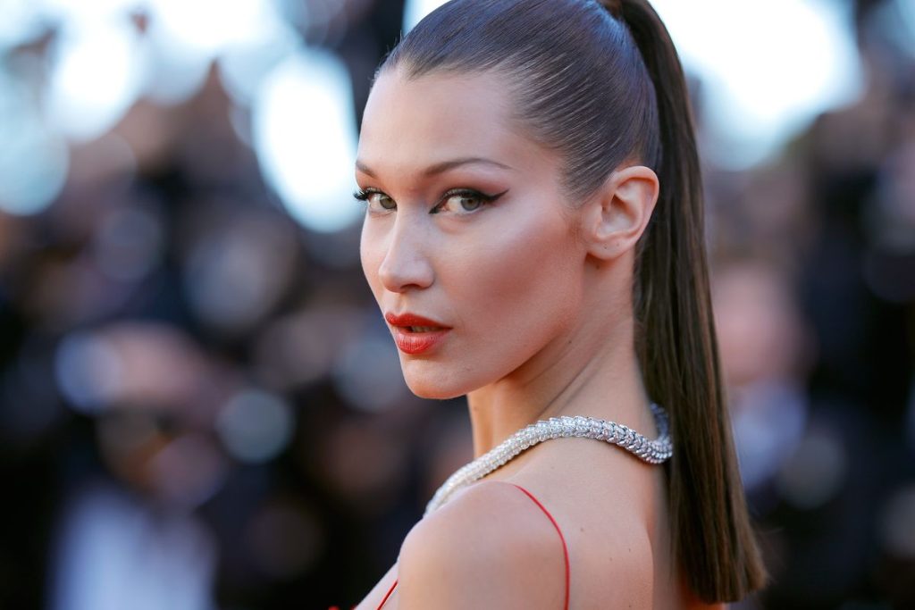 Bella Hadid: Μας ζητάει να μείνουμε σπίτι με… άκρως αποκαλυπτική φωτογραφία!
