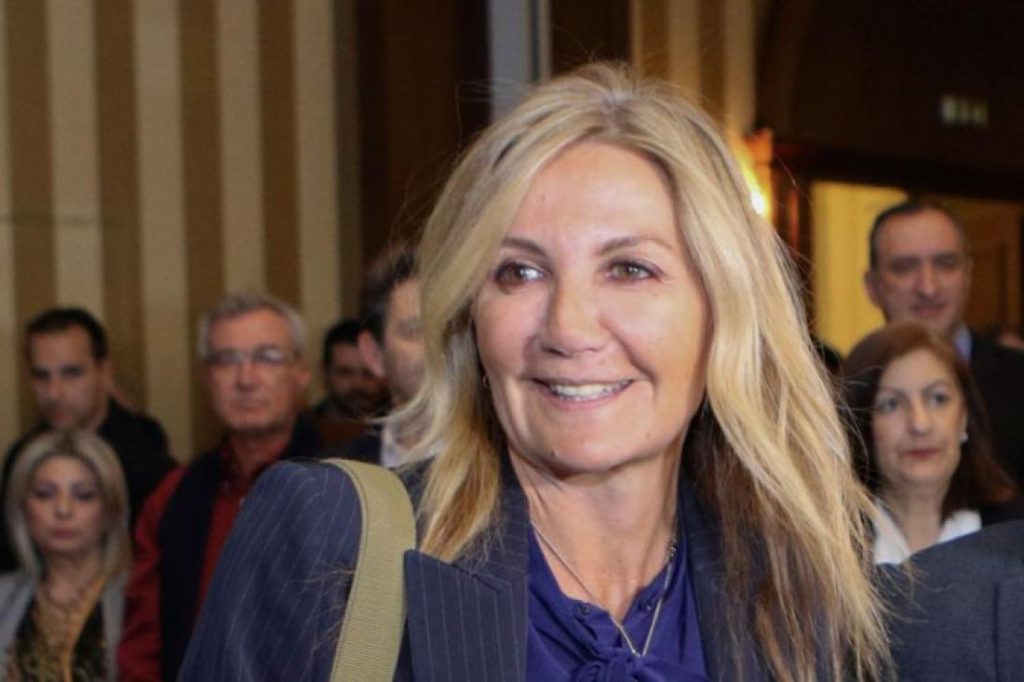 Μπαρέβα Μητσοτάκη: «Την Κυριακή ξανά στα μπαλκόνια για γιατρούς και νοσηλευτές»