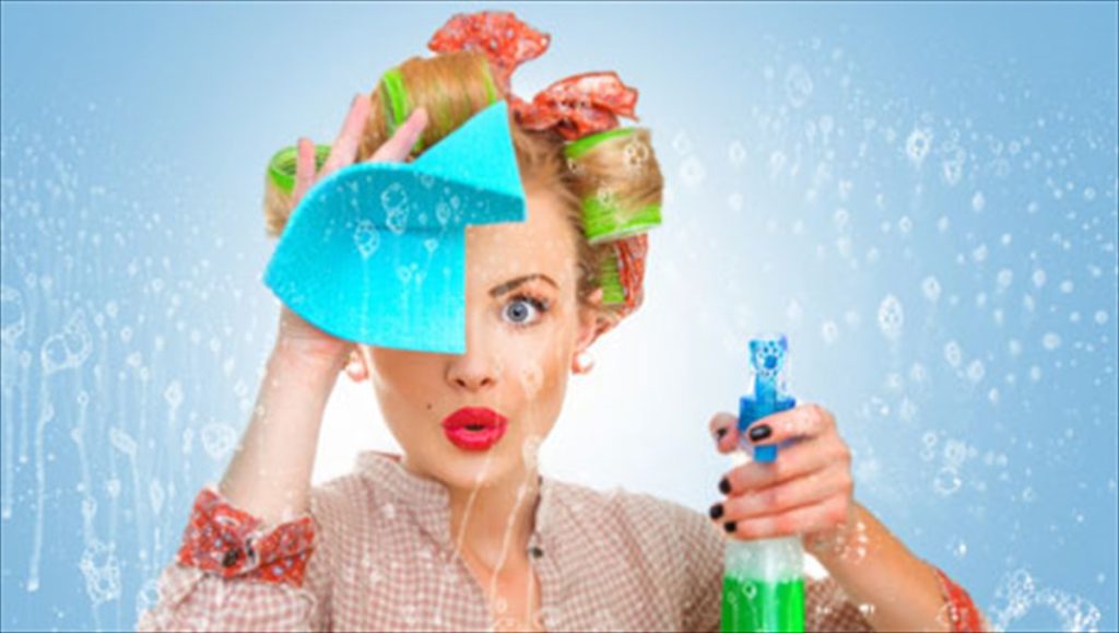 Με αυτόν τον τρόπο θα αφαιρέσετε πανεύκολα τη μούχλα από το μπάνιο (βίντεο)