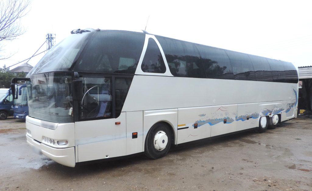 Λεωφορεία γεμάτα αλλοδαπούς μετανάστες φτάνουν στη Σιντική Σερρών – Κατατέθηκαν οι ΠΝΠ για τις επιτάξεις ακινήτων